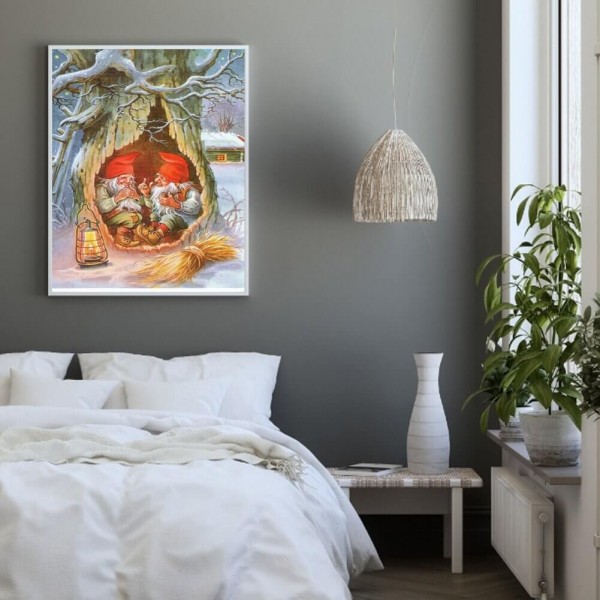 Små nisser i et træ v.a. 50x60cm