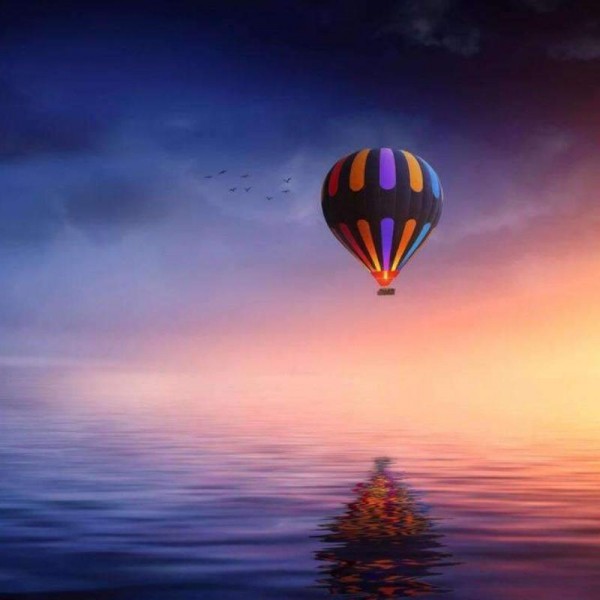 Solnedgang med luftballon