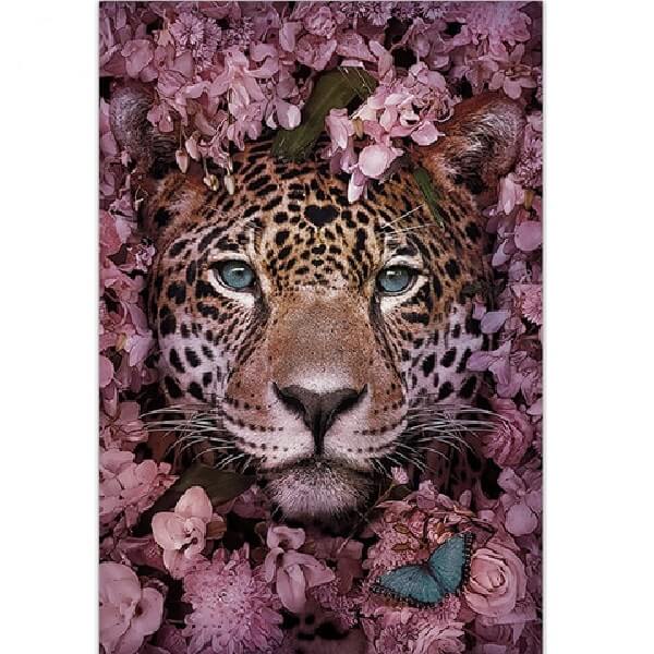 Leopard blandt blomster